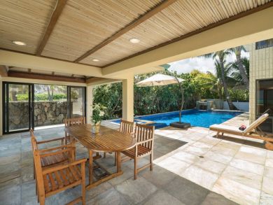 Panoramic View  5 Bedroom Home Beachfront