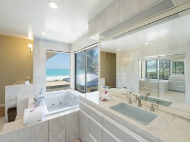Panoramic View  5 Bedroom Home Beachfront