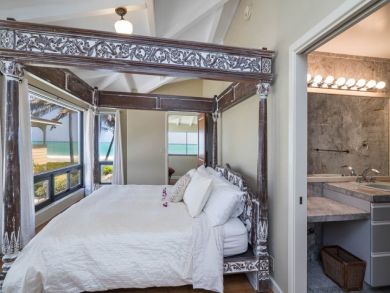 Panoramic View  5 Bedroom Home Beachfront