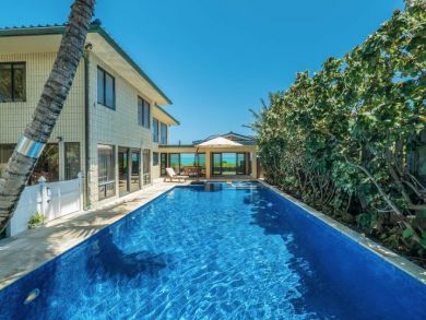 Panoramic View  5 Bedroom Home Beachfront
