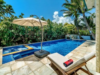 Panoramic View  5 Bedroom Home Beachfront
