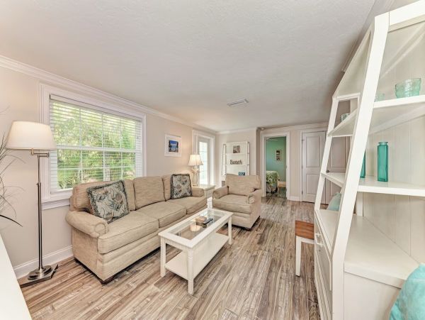 Holmes Beach Three Bedroom Vacation Home Sleeps Six Guests