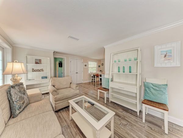 Holmes Beach Three Bedroom Vacation Home Sleeps Six Guests