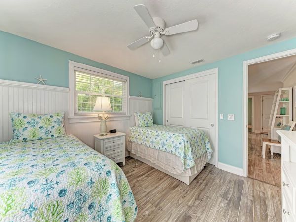 Holmes Beach Three Bedroom Vacation Home Sleeps Six Guests