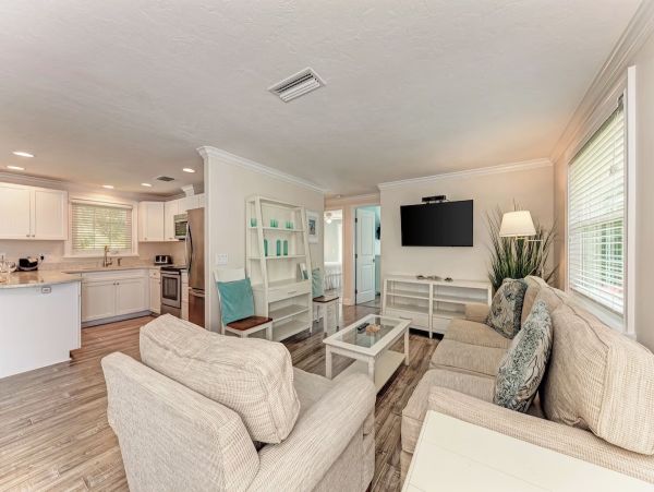 Holmes Beach Three Bedroom Vacation Home Sleeps Six Guests
