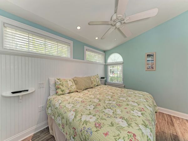 Holmes Beach Three Bedroom Vacation Home Sleeps Six Guests