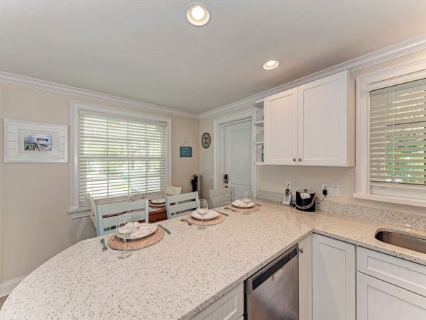 Holmes Beach Three Bedroom Vacation Home Sleeps Six Guests