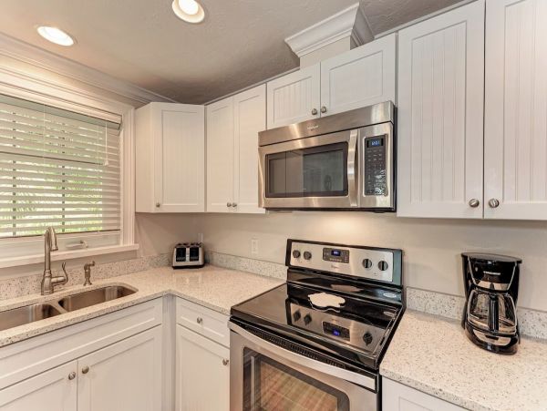Holmes Beach Three Bedroom Vacation Home Sleeps Six Guests
