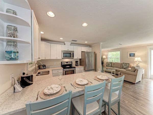 Holmes Beach Three Bedroom Vacation Home Sleeps Six Guests