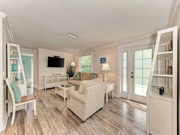 Holmes Beach Three Bedroom Vacation Home Sleeps Six Guests
