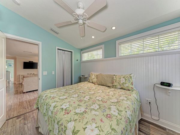 Holmes Beach Three Bedroom Vacation Home Sleeps Six Guests