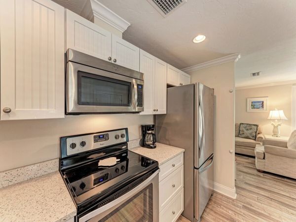 Holmes Beach Three Bedroom Vacation Home Sleeps Six Guests