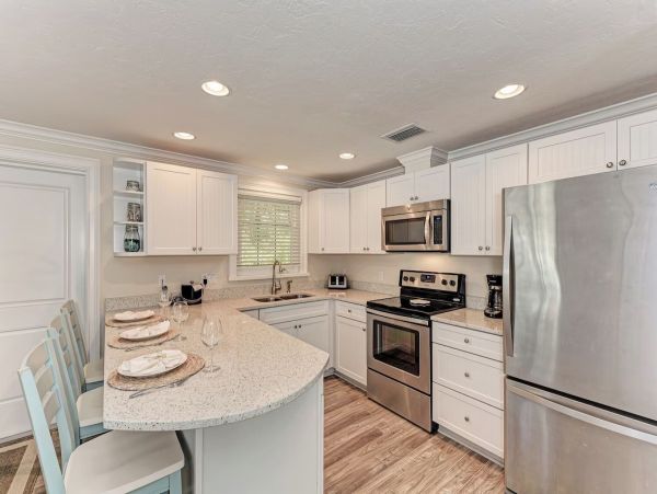 Holmes Beach Three Bedroom Vacation Home Sleeps Six Guests