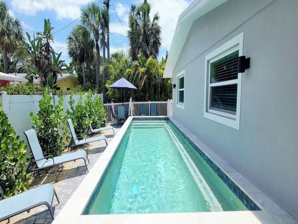 Holmes Beach Three Bedroom Vacation Home Sleeps Six Guests