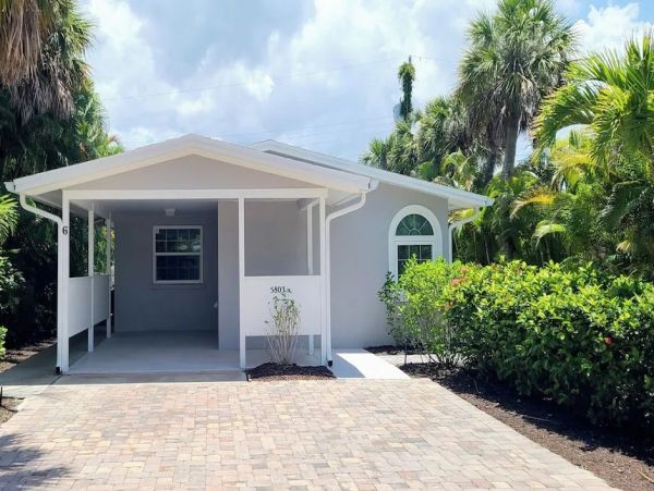 Holmes Beach Three Bedroom Vacation Home Sleeps Six Guests