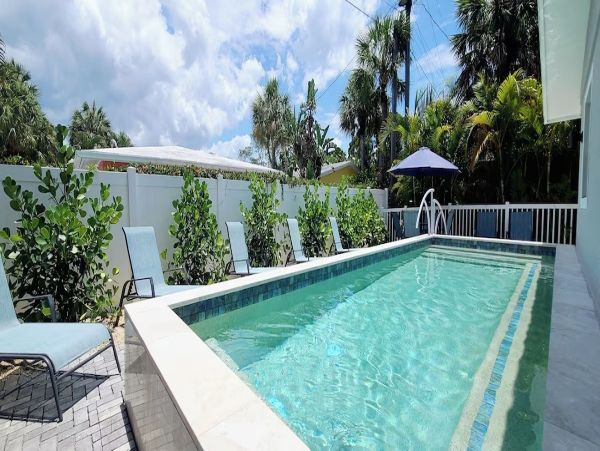 Holmes Beach Three Bedroom Vacation Home Sleeps Six Guests