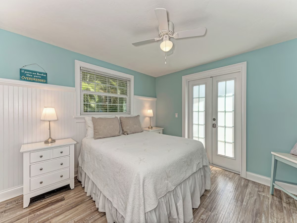 Holmes Beach Three Bedroom Vacation Home Sleeps Six Guests