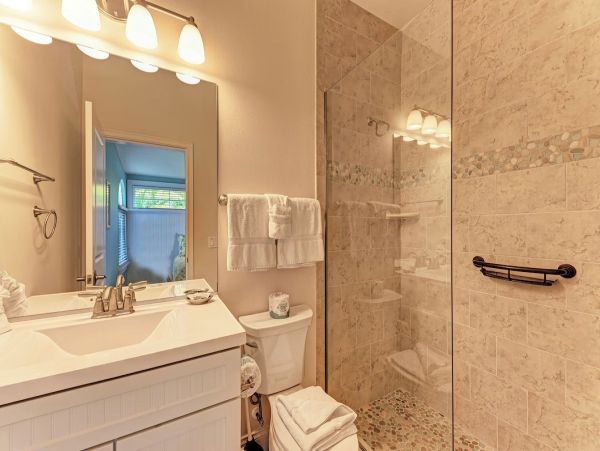Holmes Beach Three Bedroom Vacation Home Sleeps Six Guests