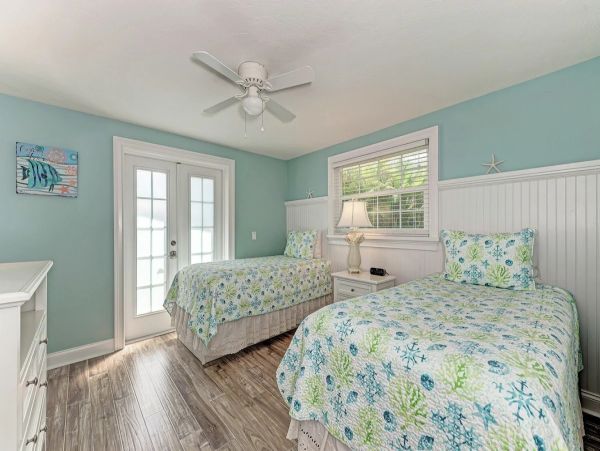Holmes Beach Three Bedroom Vacation Home Sleeps Six Guests