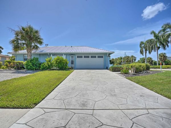 Three Bedroom Marco Island Home Caged Pool Sleeps 6 Guests