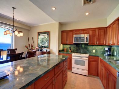 Oceanfront 2 Bedroom Condo for Rent with Amazing Views