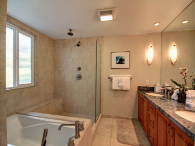 Oceanfront 2 Bedroom Condo for Rent with Amazing Views