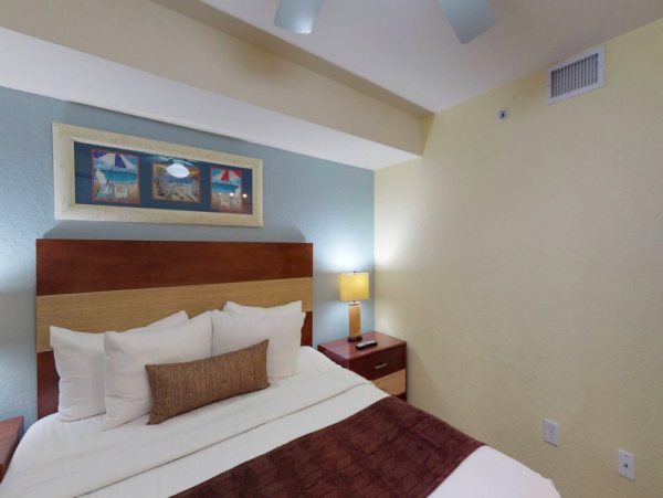Beachfront 2 Bedroom Condo in Treasure island