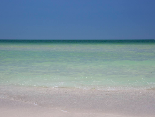 Beachfront 2 Bedroom Condo in Treasure island