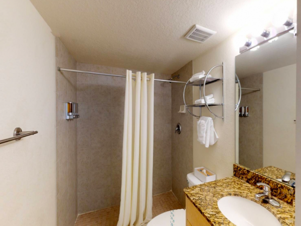 Beachfront 2 Bedroom Condo in Treasure island