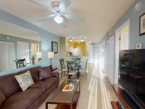 Beachfront 2 Bedroom Condo in Treasure island