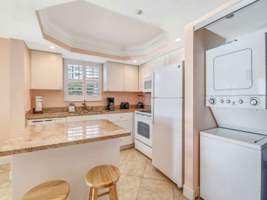 Beachfront Two Bedroom Vacation Condo in Fort Myers