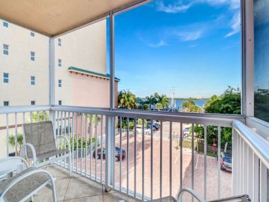Beachfront Two Bedroom Vacation Condo in Fort Myers