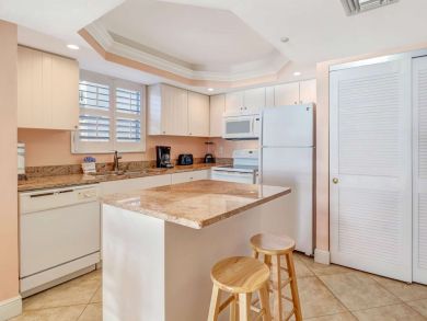 Beachfront Two Bedroom Vacation Condo in Fort Myers