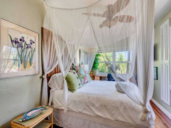 Charming Two Bedroom Lake Worth Vacation Home
