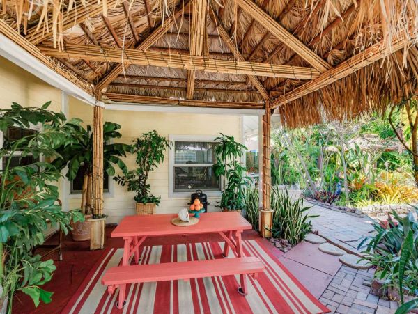 Charming Two Bedroom Lake Worth Vacation Home
