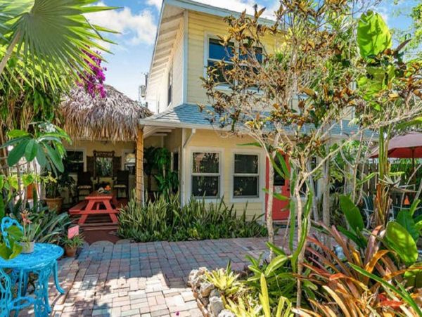 Charming Two Bedroom Lake Worth Vacation Home