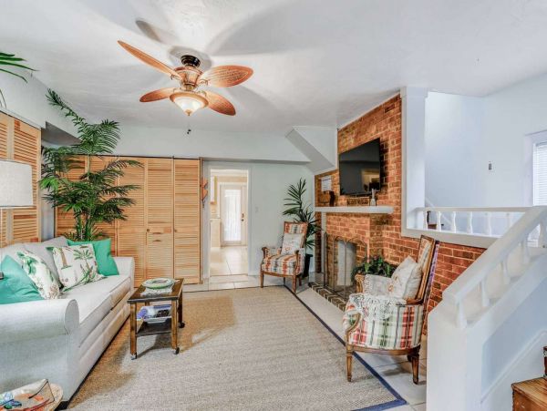 Charming Two Bedroom Lake Worth Vacation Home