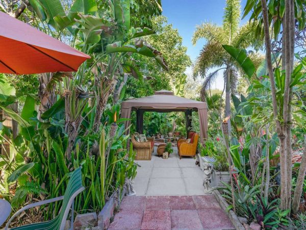 Charming Two Bedroom Lake Worth Vacation Home