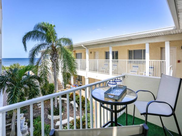 Belleair Beach Condo Sleep 4 Guest