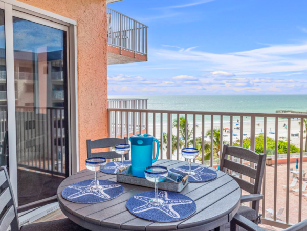 Two bedroom Condo with Incredible Ocean views