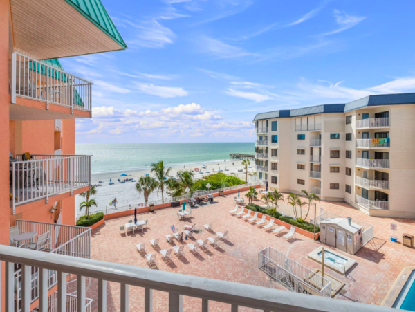 Two bedroom Condo with Incredible Ocean views