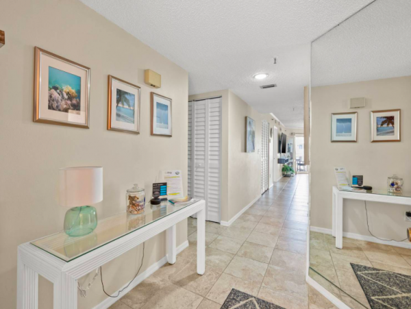 Two bedroom Condo with Incredible Ocean views