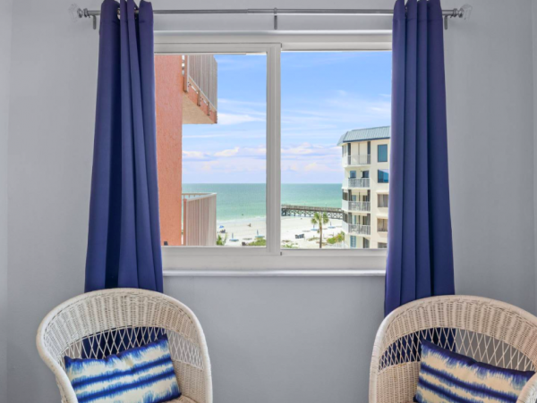 Two bedroom Condo with Incredible Ocean views