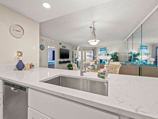 Two bedroom Condo with Incredible Ocean views