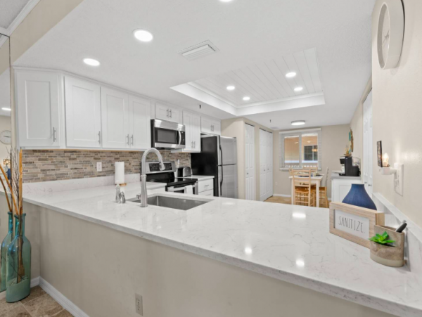 Two bedroom Condo with Incredible Ocean views