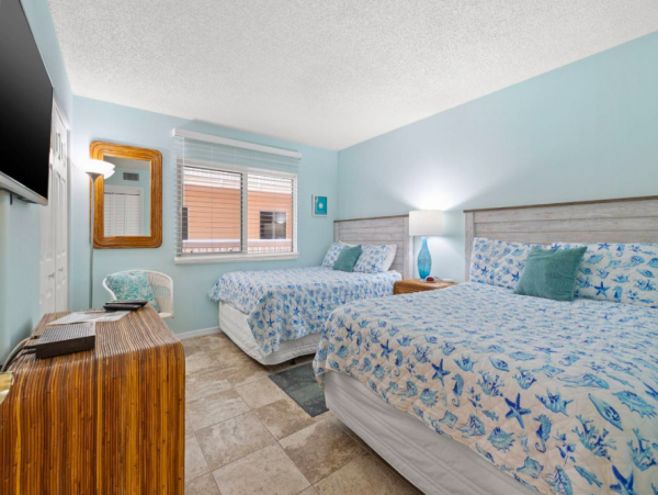 Two bedroom Condo with Incredible Ocean views