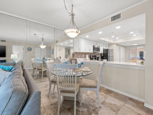 Two bedroom Condo with Incredible Ocean views