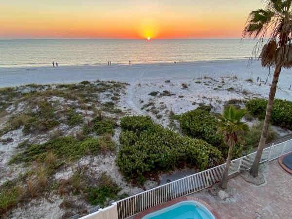 Madeira Beach 4 Bedroom Vacation Rental Sleeps 8