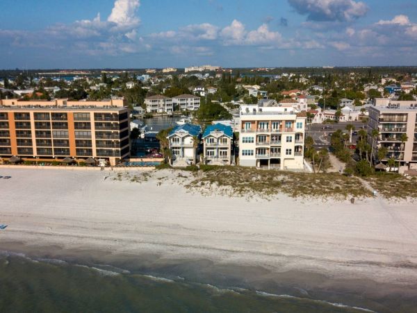 Madeira Beach 4 Bedroom Vacation Rental Sleeps 8