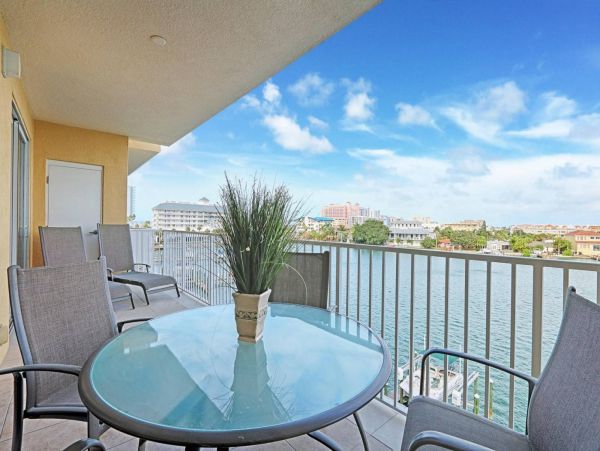 Beautiful Condo with Views of the Maria & 1.5 Blocks to Beach